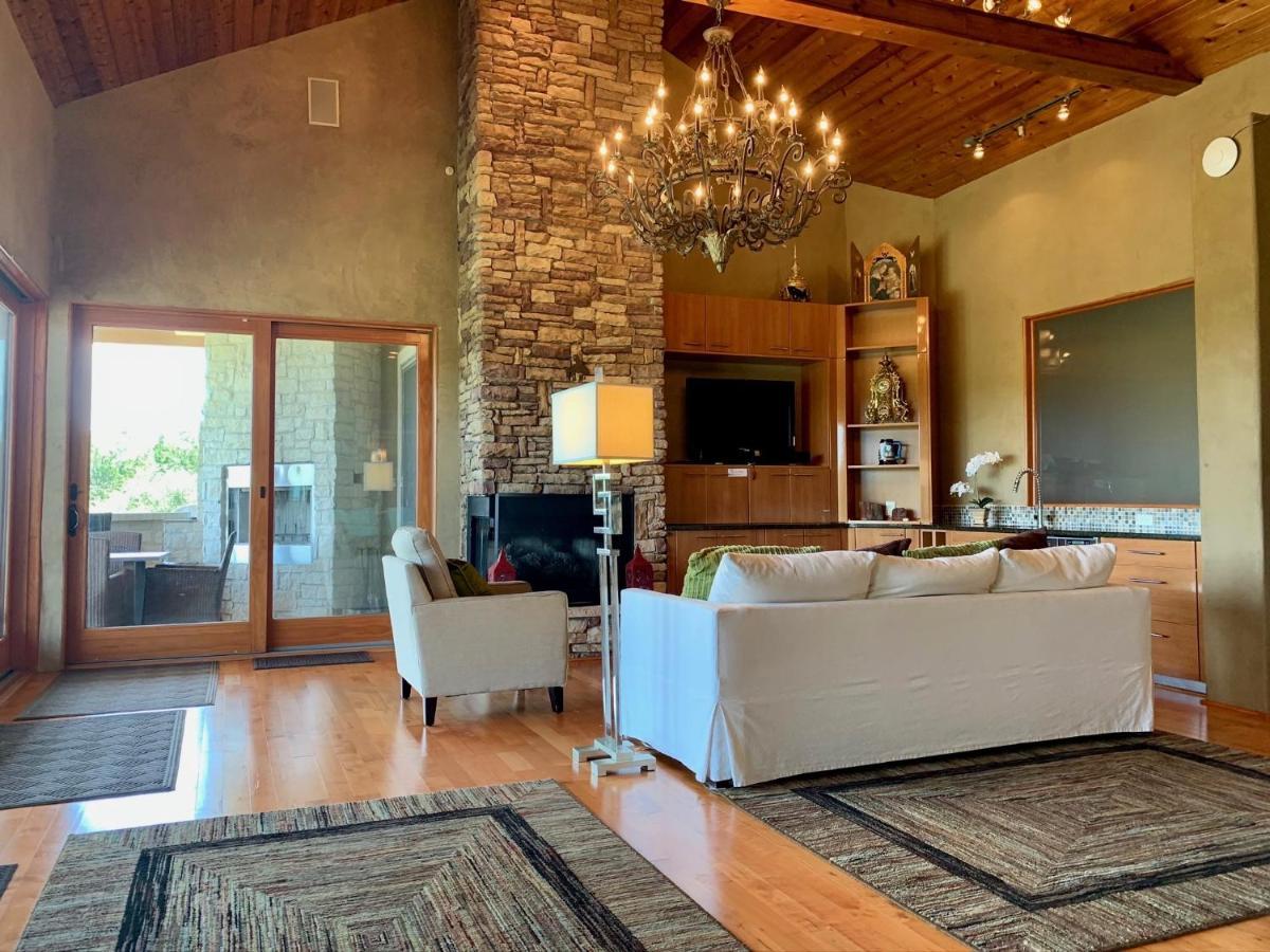 ニューブラウンフェルズ Scenic Hill Country Retreat - Rhino Ranchヴィラ エクステリア 写真